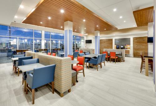 Holiday Inn Express And Suites Kermit By IHG - 바/라운지