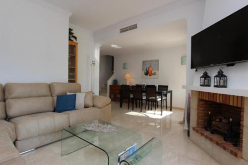 La Duquesa Beautifully located 3 bedrooms Duplex, in desirable community backing to golf course and 