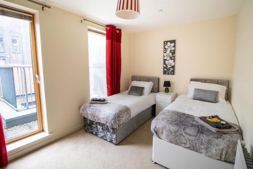Large Modern Contractor House With Balcony & Private Parking - Cmk By Comfy Workers, , Buckinghamshire