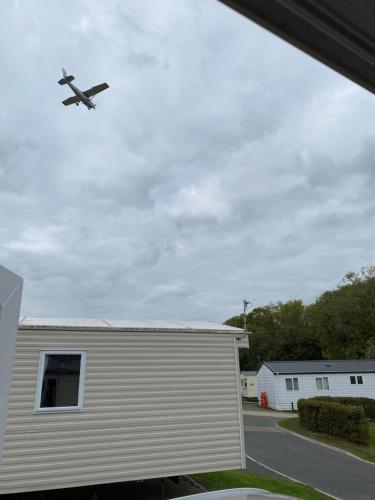 Whitecliff Bay Holiday Park - Most popular location near Pools, Clubs and Beach 4