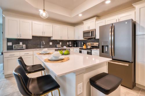 Brand New Beautiful 3 bedroom Condo by Disney - image 3