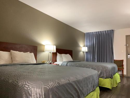 Queen Room with Two Queen Beds - Non-Smoking