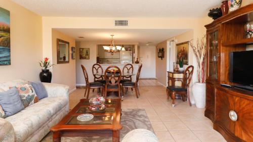 Perfect 2 Bedroom Apartment on The Anchorage Siesta Key Apartment 1004 - main image