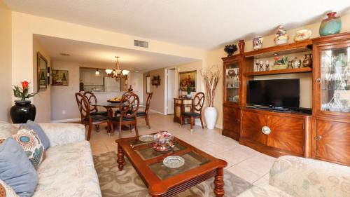 Perfect 2 Bedroom Apartment on The Anchorage Siesta Key Apartment 1004 - image 4