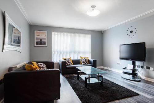 Judkins Retreat - Gym, Pool & Parking - Serviced Apartment - Dyzyn Living, , South Wales