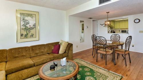 Rent the Perfect 2 Bedroom Apartment on The Anchorage Siesta Key Apartment 1009 - image 4