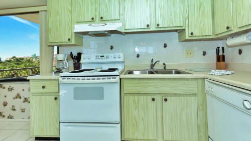 Rent this Luxury 5 Star Apartment on The Anchorage Siesta Key Apartment 1008 - image 6