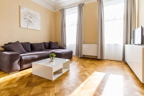 2bds apartment in UJEZD - P14, Praha (fotografie 7)