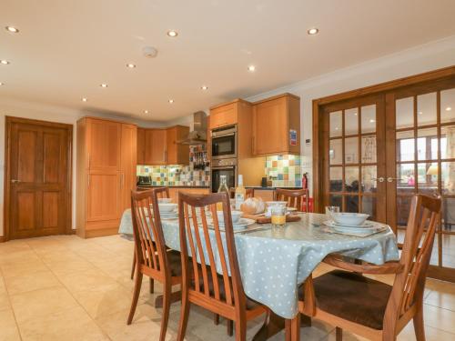 Meadowside, Truro (photo 9)