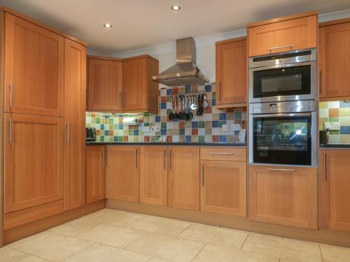 Meadowside, Truro (photo 10)