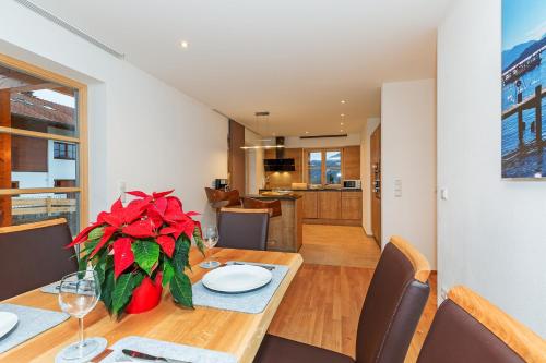 Apartment with Mountain View