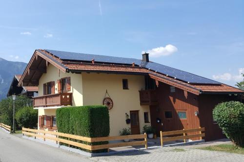 Chiemgauferienwohnungen - Wanderlust und Alpenrose - Kossen