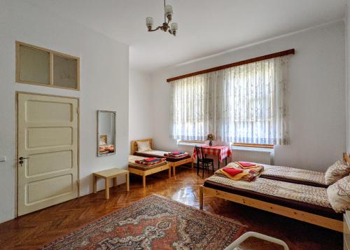 4 twin beds