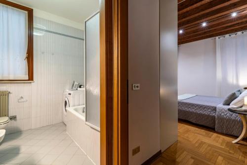 San Marco - 2 bedrooms with lift - image 16
