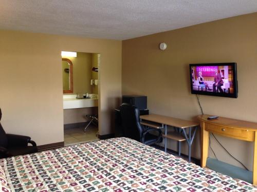 Country Inn Motel Vivian Set in a prime location of Vivian (LA), Country Inn Motel Vivian puts everything the city has to offer just outside your doorstep. The hotel offers a high standard of service and amenities to suit the
