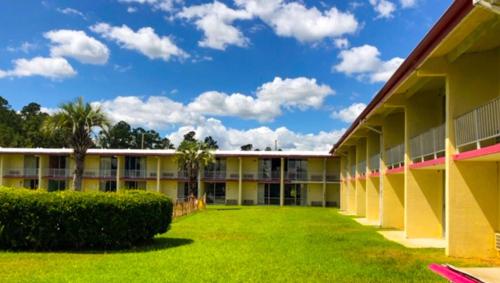 Sunset Inn Manning - image 3