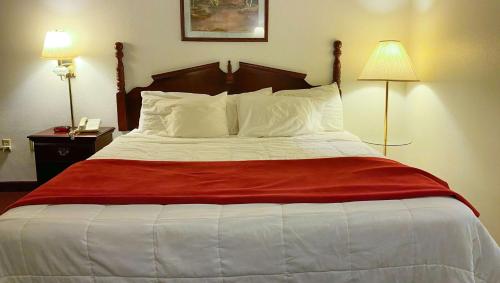 Voyageur Inn and Conference Center - image 7
