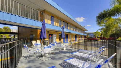 外部景觀, 布拉丁頓馬格努森酒店 (Magnuson Hotel Bradenton) in 布拉丁頓 (FL)