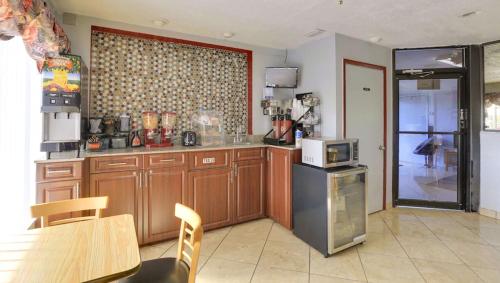 餐飲選擇, 布拉丁頓馬格努森酒店 (Magnuson Hotel Bradenton) in 布拉丁頓 (FL)