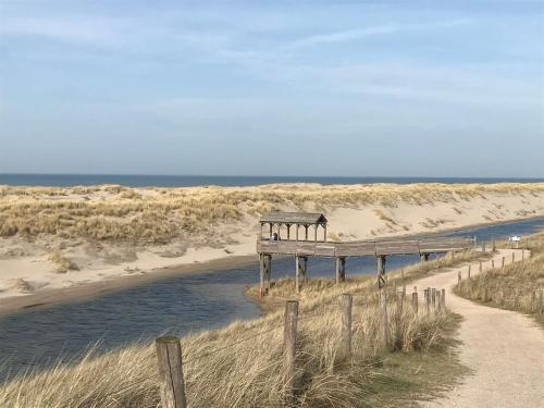  Strandhuis de Zeeparel met hottub, Pension in Petten