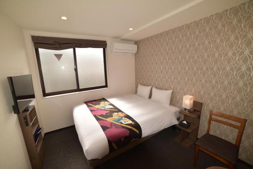 Queen Room - Non-Smoking image 10