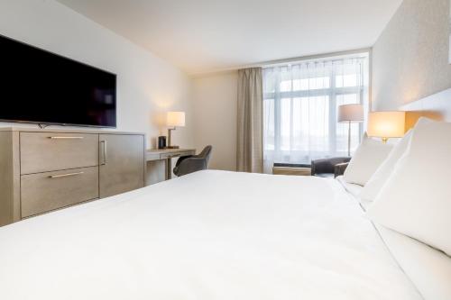 Chateau Repotel Henri IV Chateau Repotel Henri IV is perfectly located for both business and leisure guests in Quebec City (QC). The hotel offers a high standard of service and amenities to suit the individual needs of all tr