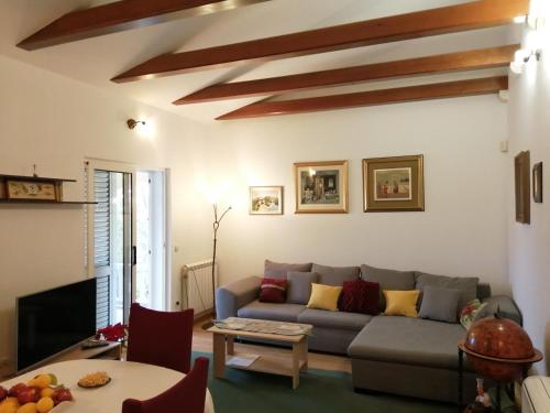 Extraordinary Villa Marija in Kastela - image 2