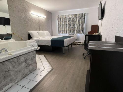 Motel 6-Green Bay WI - Lambeau - image 9