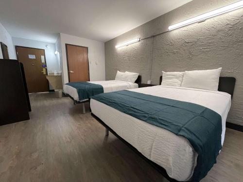 2 double beds