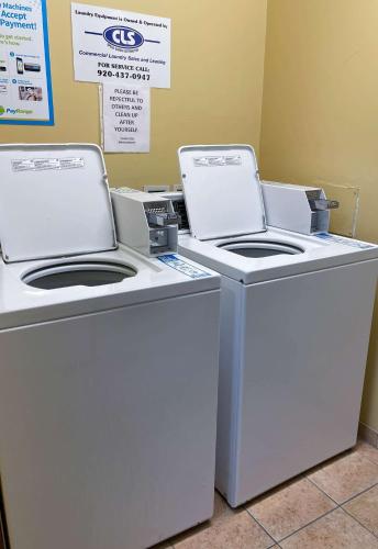 Motel 6-Green Bay WI - Lambeau - image 13