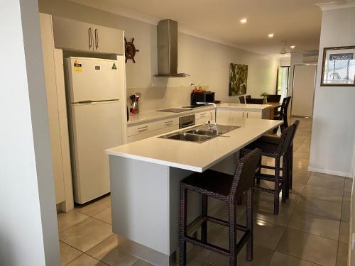 주방, Cooktown Harbour View Luxury Apartments in 쿡타운