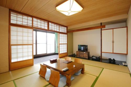 Twin Room with Tatami Area - with Lake View - Upper Floors - Non Smoking