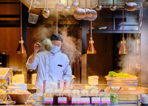 Crowne Plaza Foshan Nanhai-an IHG Hotel-Guangzhou South Railway Station Free Shuttle Bus