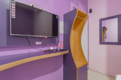 RedDoorz @ Cipanas Garut Room Type - Standard Double Room