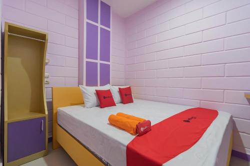 RedDoorz @ Cipanas Garut Room Type - Deluxe Double Room