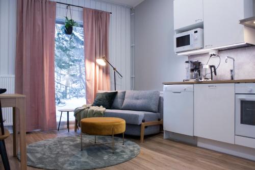 Studio 7, Air-conditioned, 1 free parking, calm own entrance - Apartment - Jyväskylä