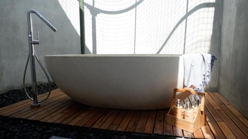 Bathroom, Ayom Java Village near Adisumarmo International Airport