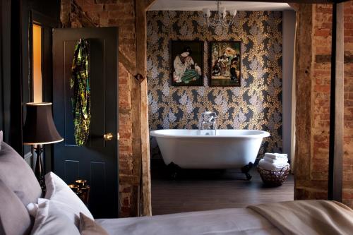 Badkamer, The Crown And Thistle in Abingdon