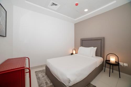 Fantastay Windsor Residence 1 BR plus Guest suite w Pool, Gym, Balcony, Wifi, Sauna