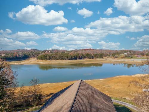 Gone Fishing Lake Lodge Lakefront Game Room Hot Tub Boat Ramp Floating Swimming Dock and Fire Pit - image 11