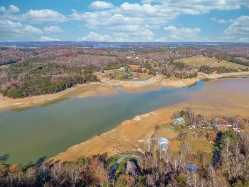 Gone Fishing Lake Lodge Lakefront Game Room Hot Tub Boat Ramp Floating Swimming Dock and Fire Pit - image 14