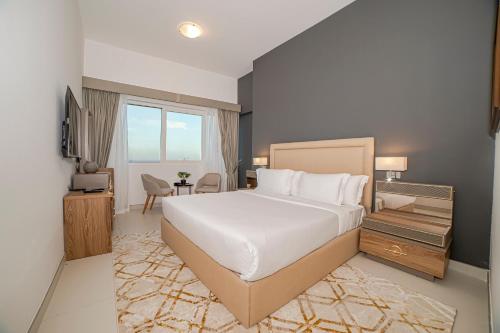 Fantastay Windsor Residence Luxury 1 BR plus Guest w Pool, Gym, Sauna, Wifi