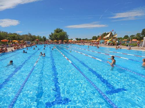 Swimming pool, Centro Vacanze Pra' delle Torri in Duna Verde