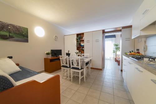 Beverly Park Residence - image 4