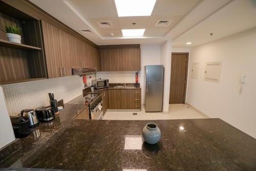 Fantastay Windsor Residence 2 BR - Pool, Gym, WiFi, Sauna