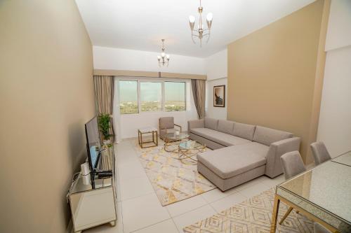 Fantastay Windsor Residence Huge 3BR w Store Laundry Pool Gym Sauna Dubailand