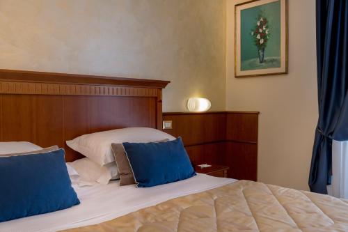 Bellevue Hotel Room Type - Quadruple Room with Lateral Sea View