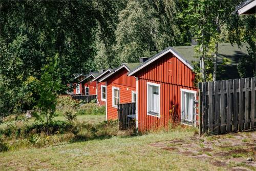 Holiday House with beautiful scenery near Göta Kanal - Accommodation - Undenäs