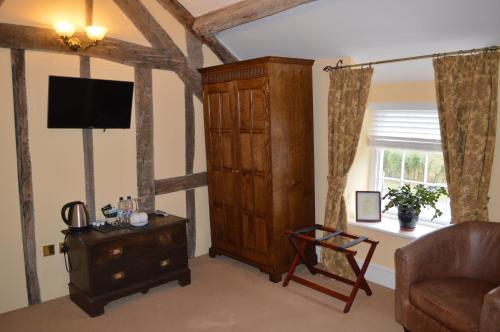 Brigands Inn - image 7