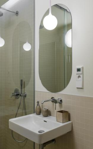 MN6 Luxury Suites by Adrez - image 3